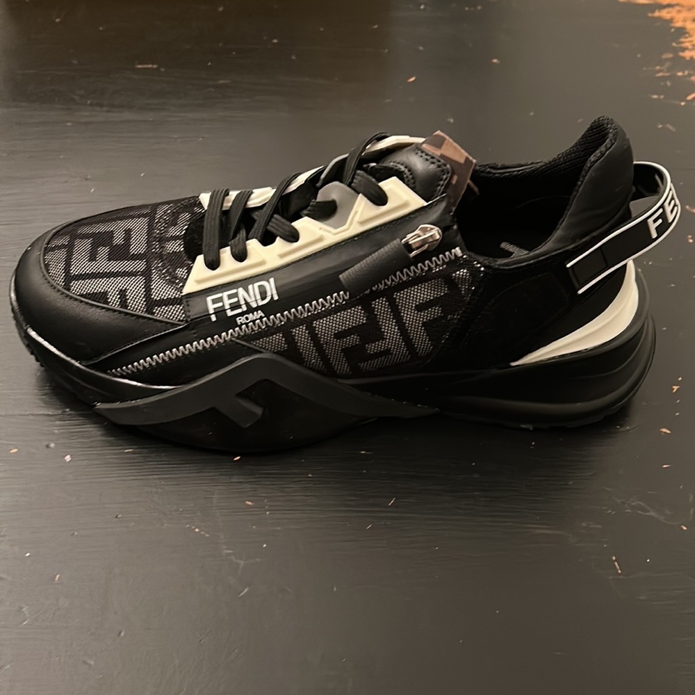 Fendi male shoes size 42 black and white excellent new condition